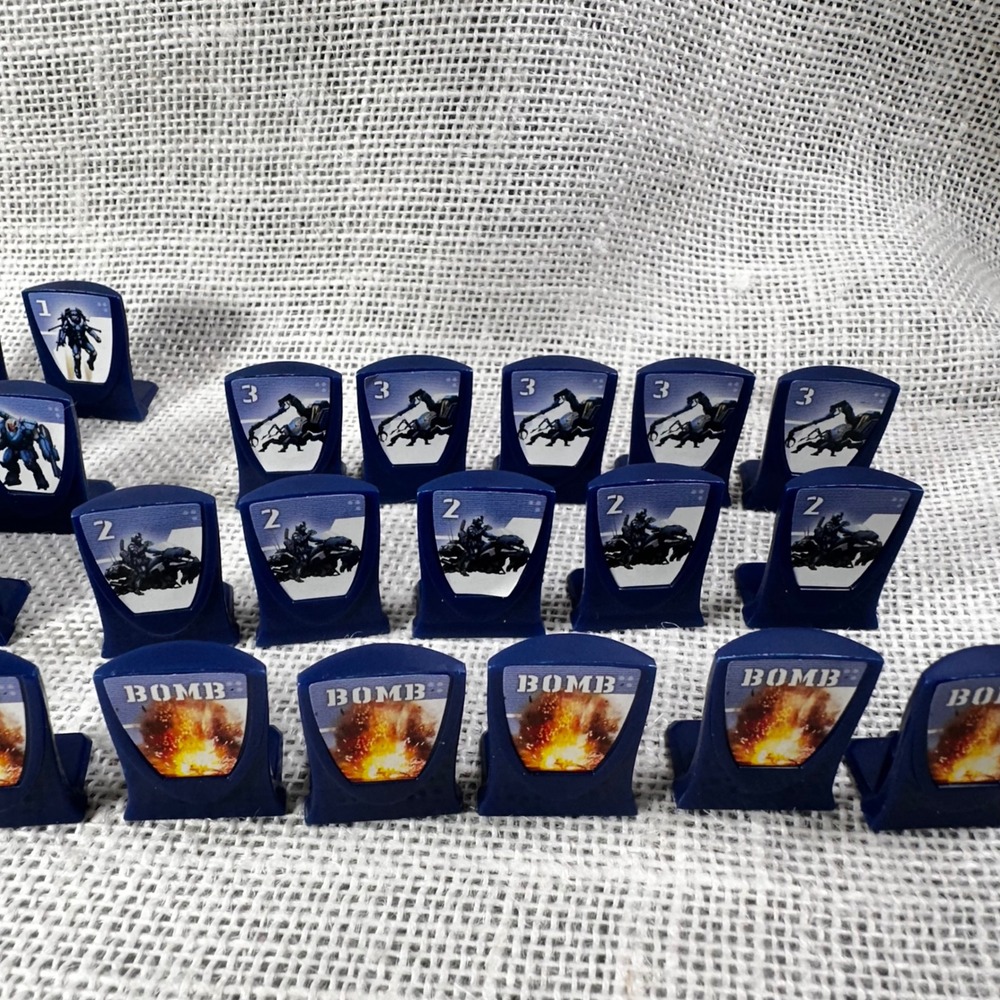 Stratego Sci Fi Blue Army Complete 30 Piece Replacement Set Bomb Flag Spy - Picture 3 of 11